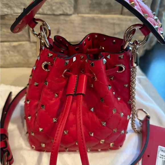 Valentino Garavni mini bucket bag with studs - RED - Picture 2 of 11
